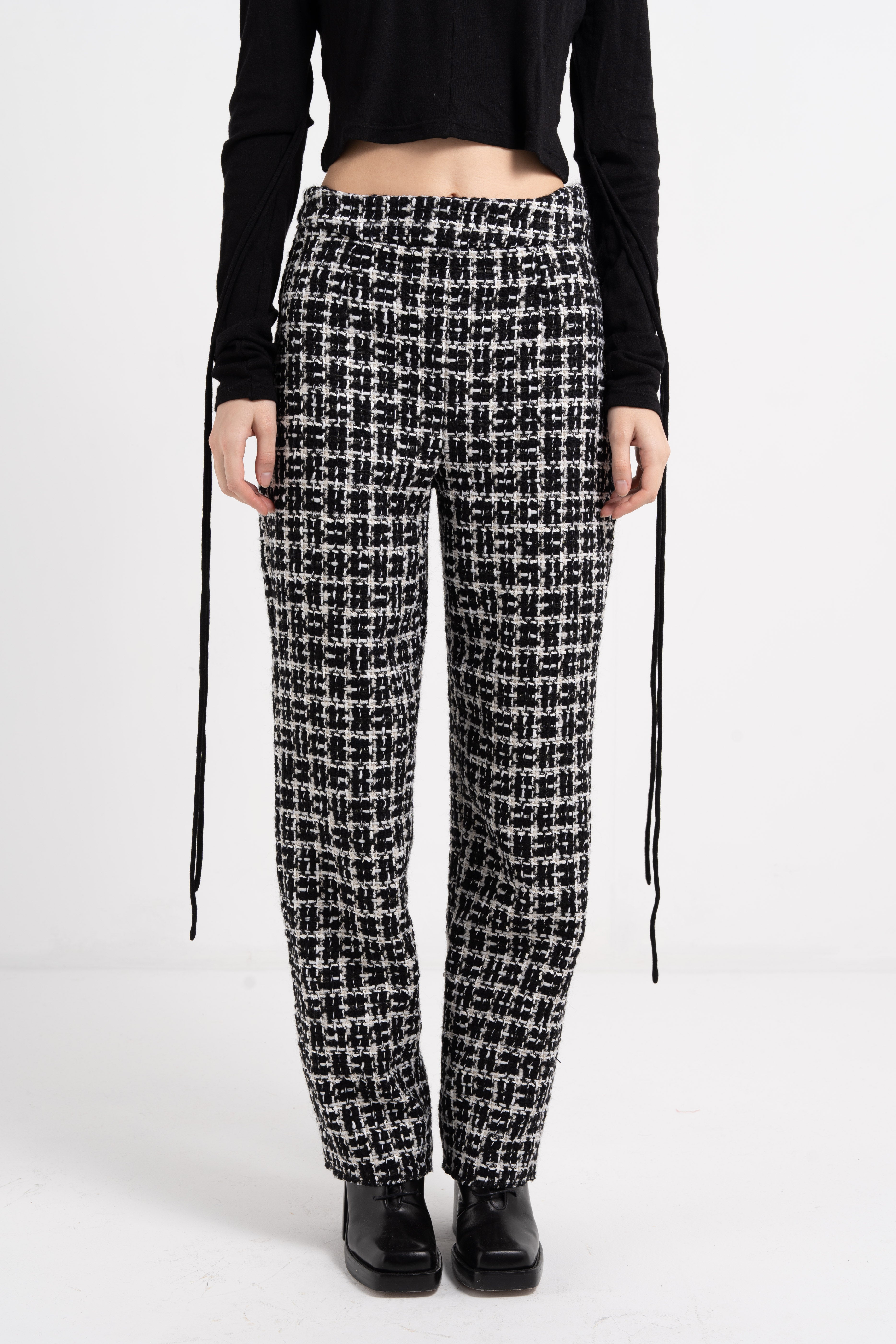 BLACK AND WHITE HIGH WAIST DARTED TROUSERS image 0