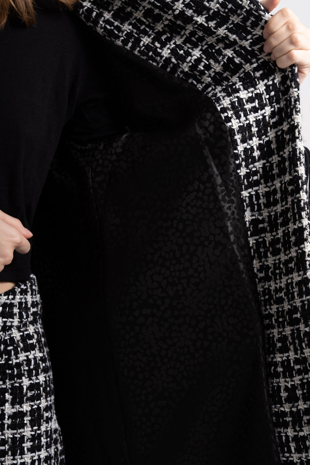 LONG COAT WITH TAILORED COLLAR image 4