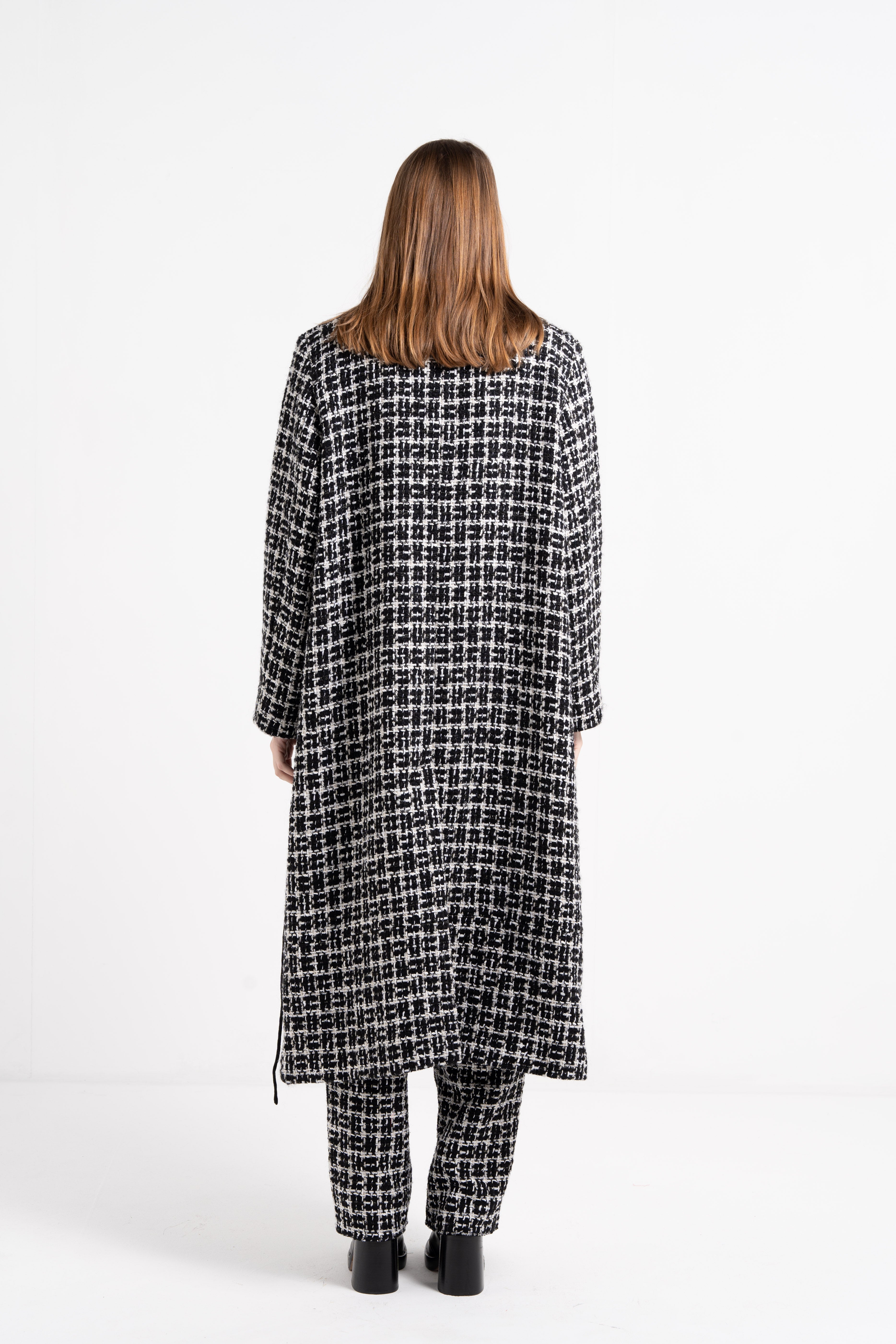LONG COAT WITH TAILORED COLLAR image 2